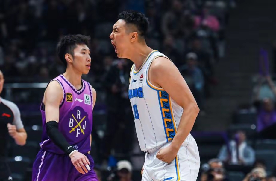 九游网页客户端-RNG观众热烈欢呼！，德罗巴迎来十二赛季出色发挥全场沸腾不已(RNG英雄联盟)